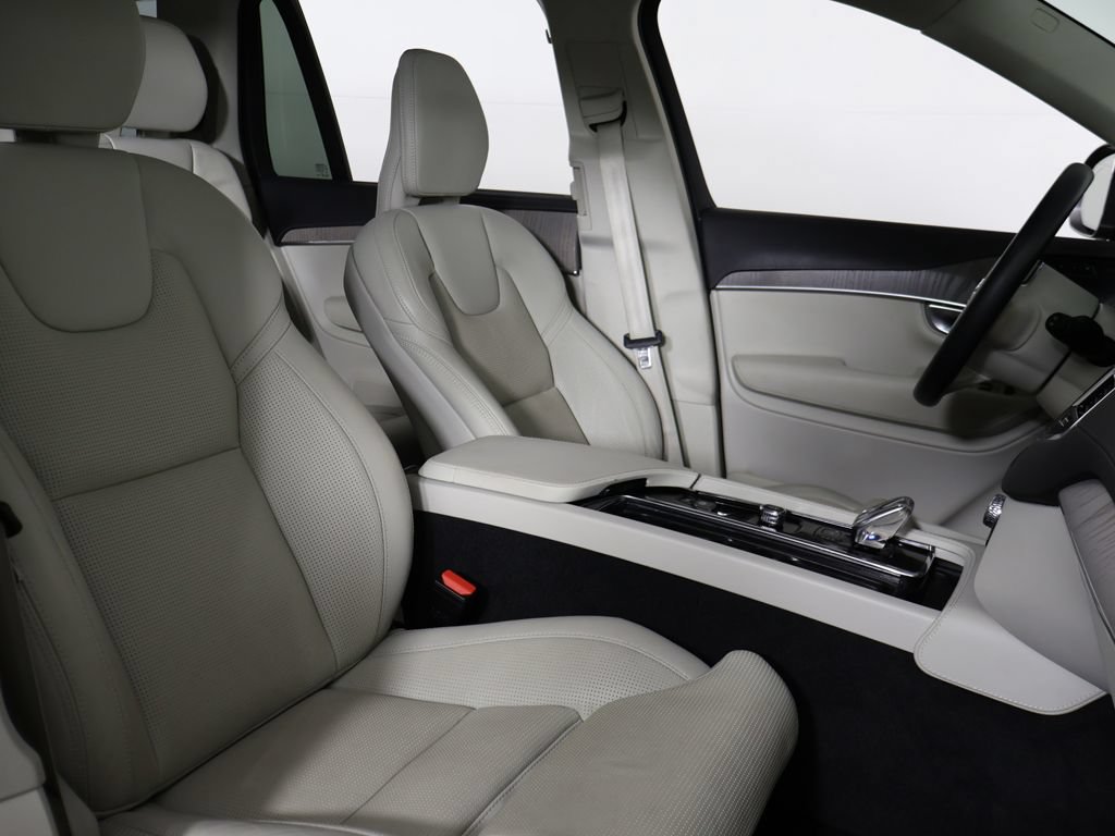 Used 2024 Volvo XC90 T8 Ultimate w/ Protection Package Premier AWD/4WD image 36