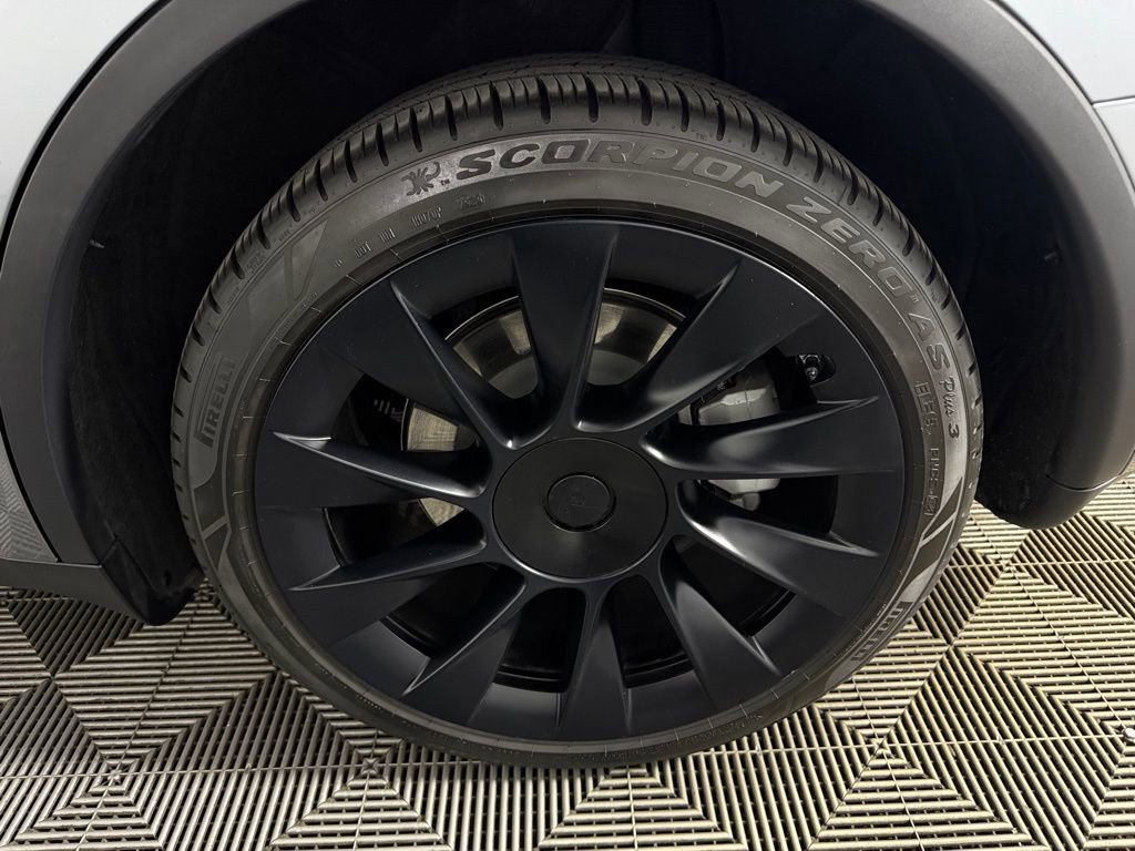Used 2024 Tesla Model Y Long Range image 11
