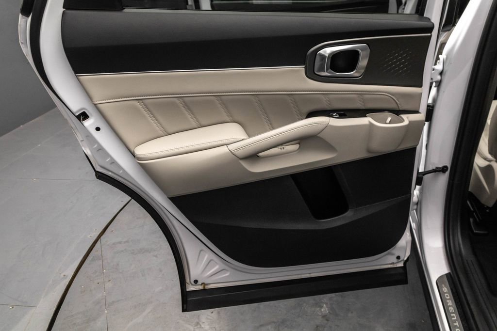 Used 2023 Kia Sorento SX image 27