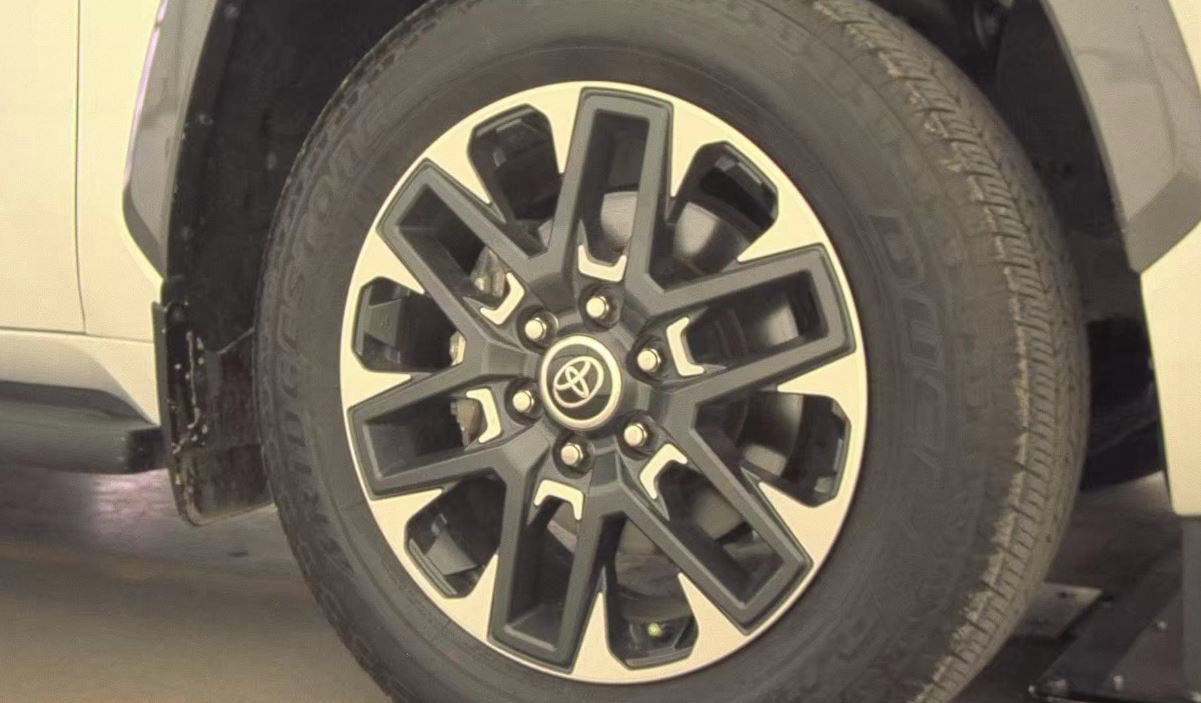 Used 2024 Toyota Sequoia Limited w/ Tow Technology Package AWD/4WD image 5
