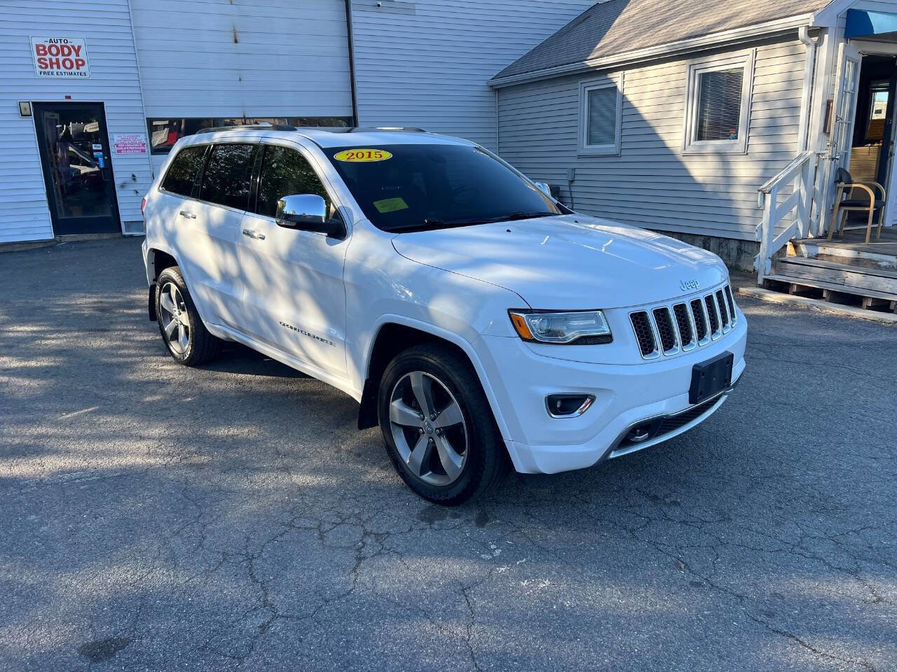 Used 2015 Jeep Grand Cherokee Overland AWD/4WD image 4