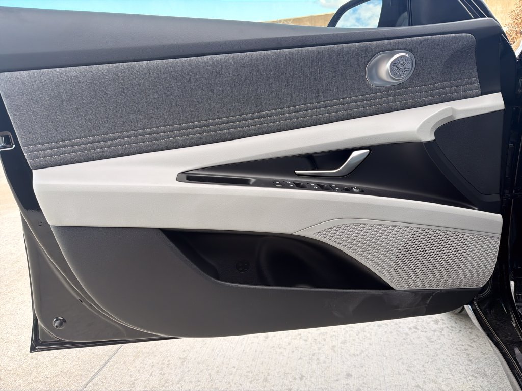 New 2026 Hyundai Elantra SEL Sport FWD image 17