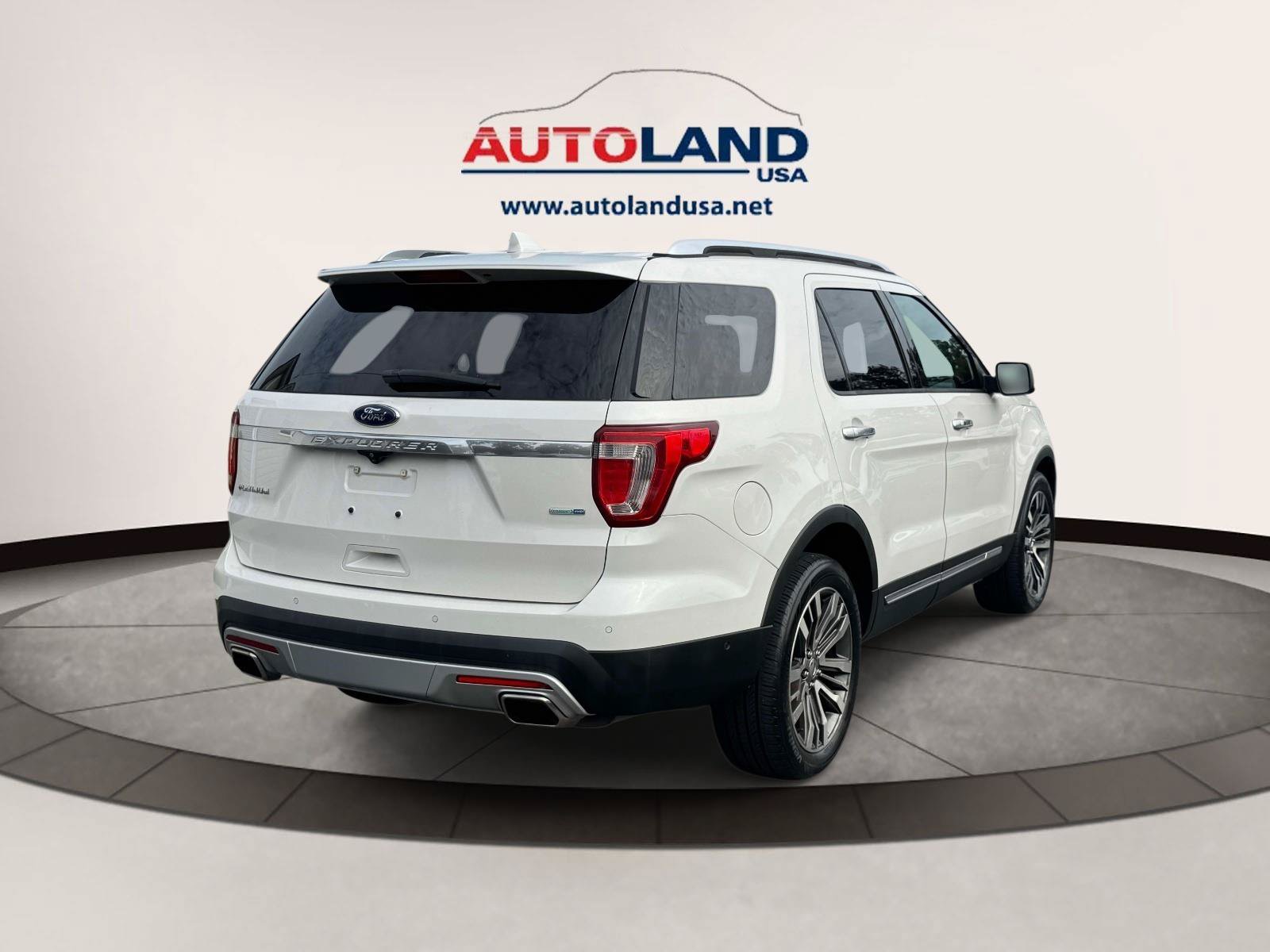 Used 2017 Ford Explorer Platinum AWD/4WD image 4