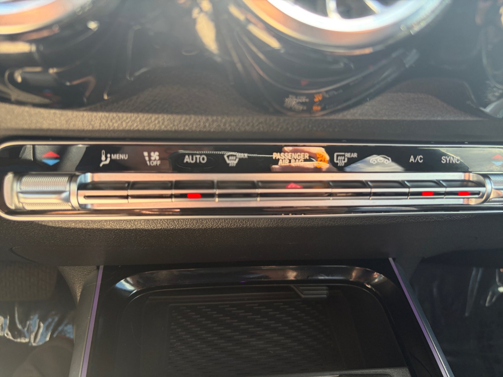 Used 2025 Mercedes-Benz GLB 250 4MATIC image 23
