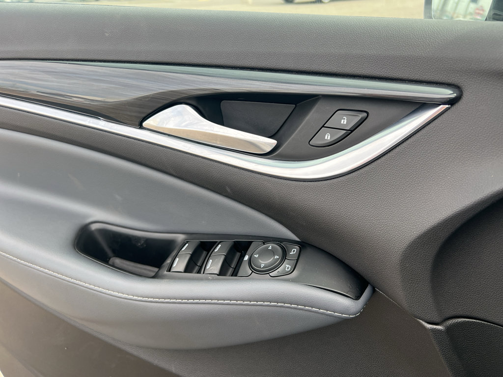 Used 2024 Buick Enclave Essence AWD/4WD image 19