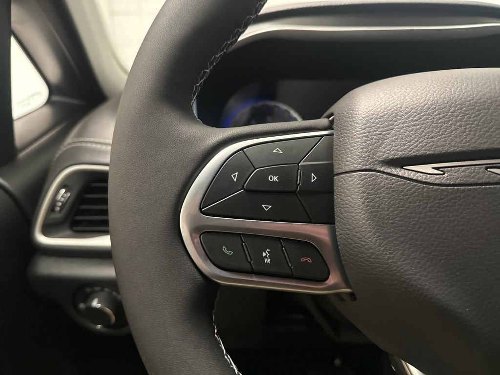 New 2027 Chrysler Pacifica Select AWD/4WD image 34