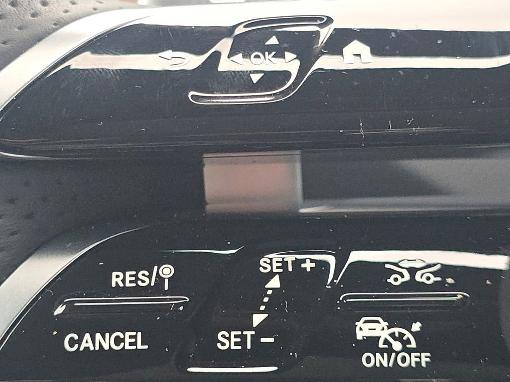 Used 2025 Mercedes-Benz GLC 300 4MATIC image 34