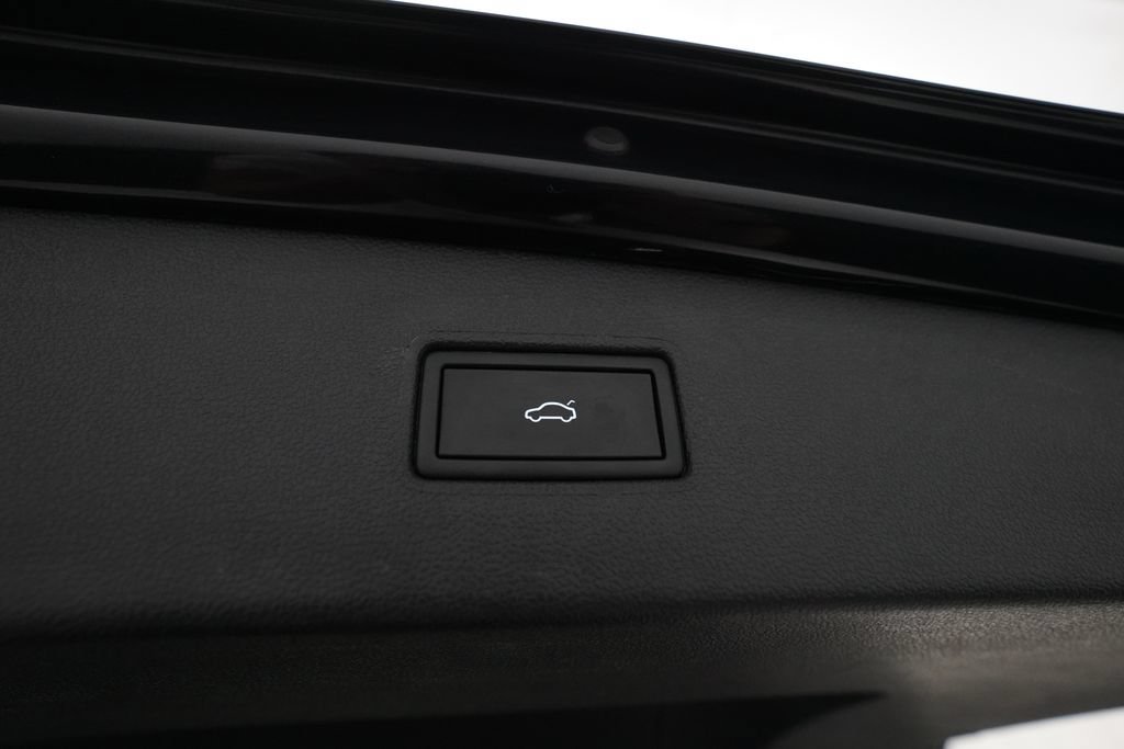 Used 2024 Volkswagen Tiguan SE AWD/4WD image 15