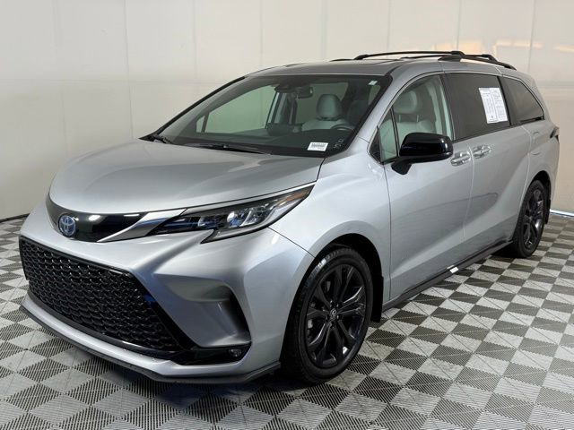 Used 2023 Toyota Sienna XSE video 2