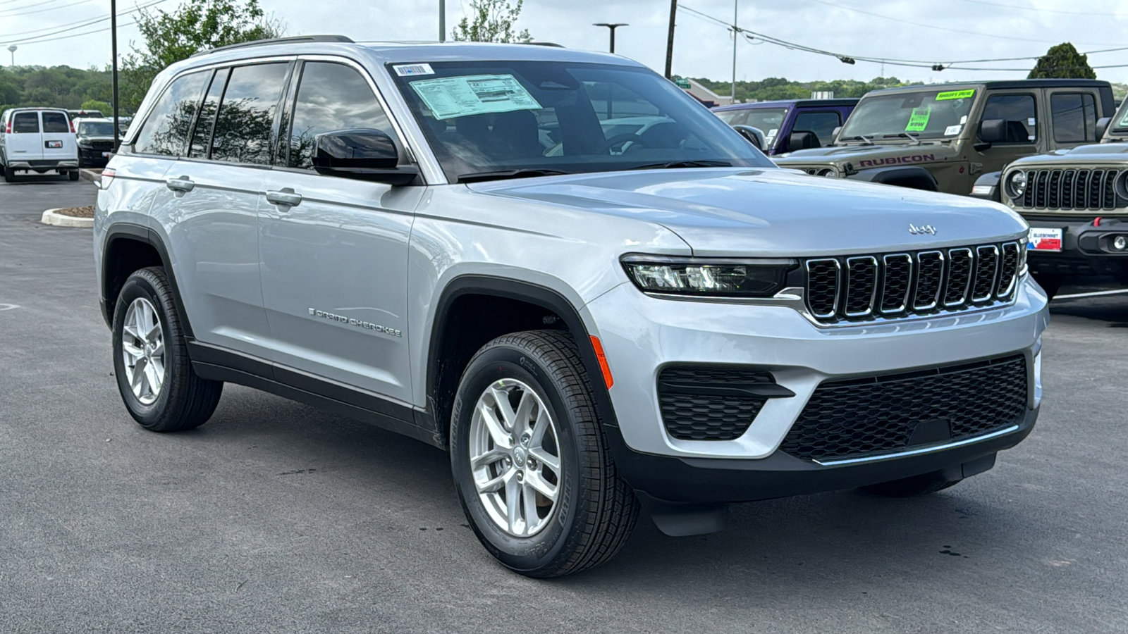 New 2026 Jeep Grand Cherokee Laredo X RWD image 3