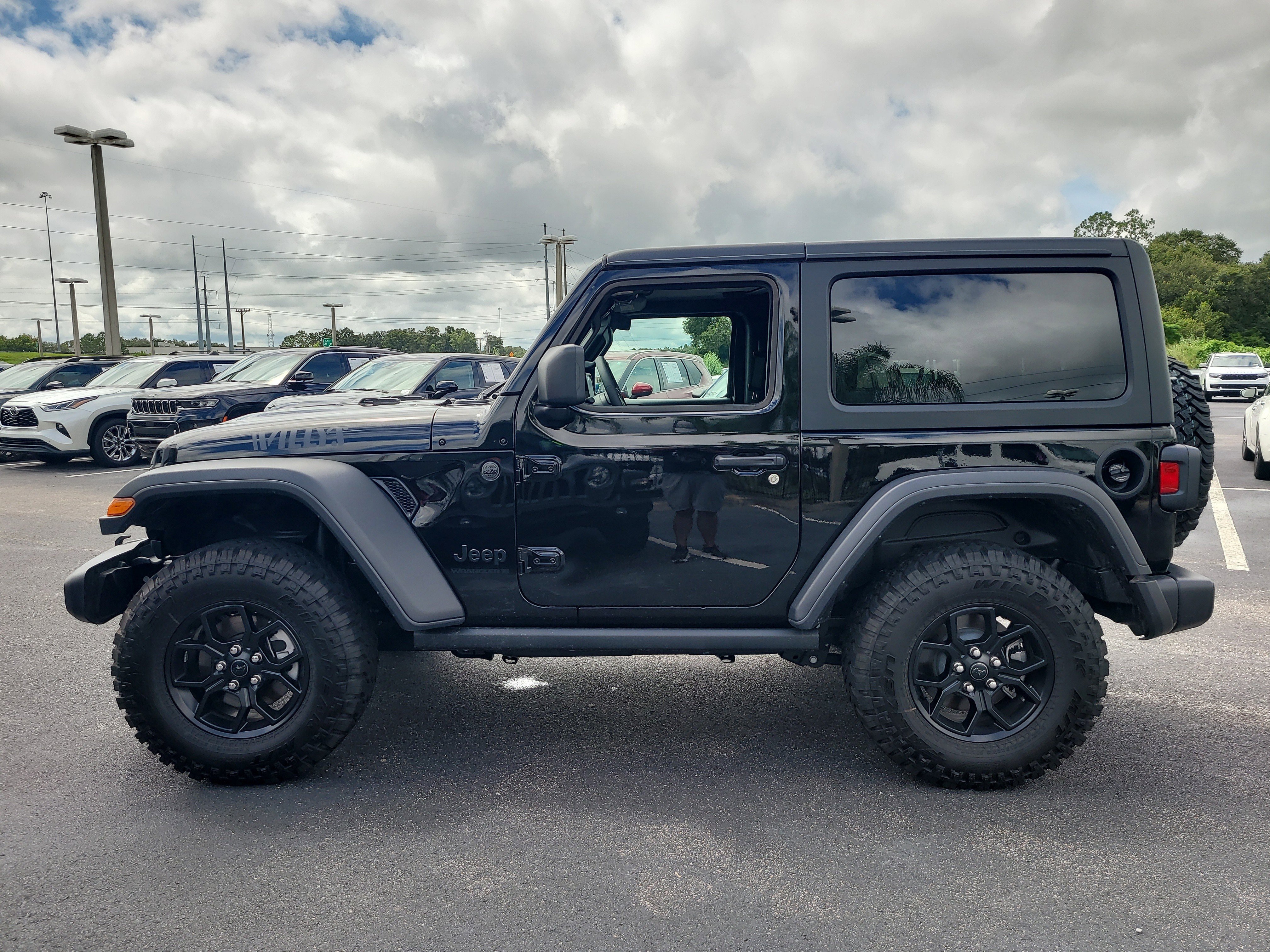 Used 2025 Jeep Wrangler Willys image 7