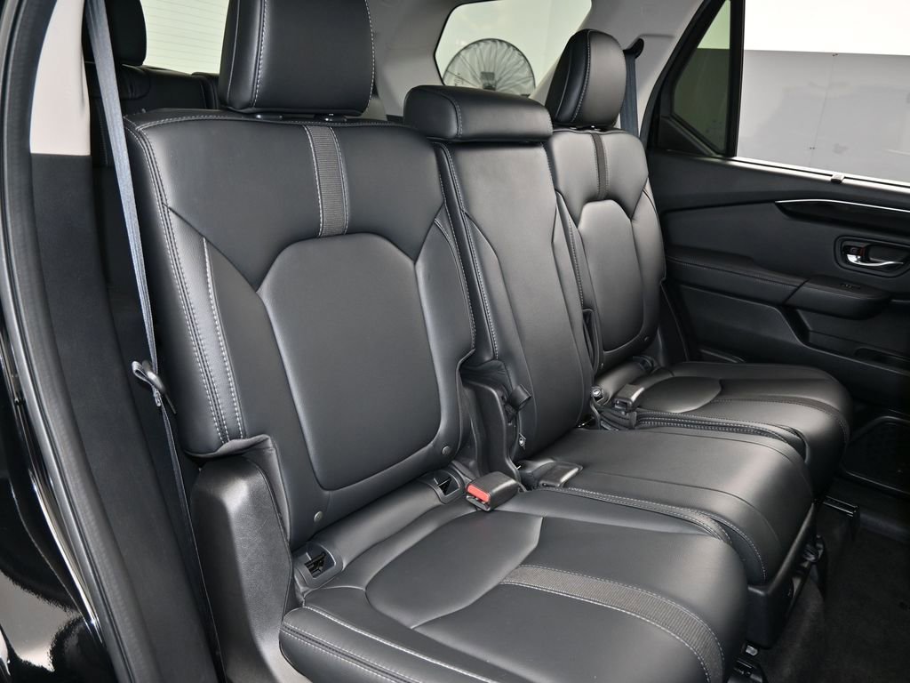 Used 2025 Honda Pilot EX-L image 40
