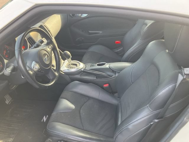 Used 2017 Nissan 370Z Touring RWD image 10