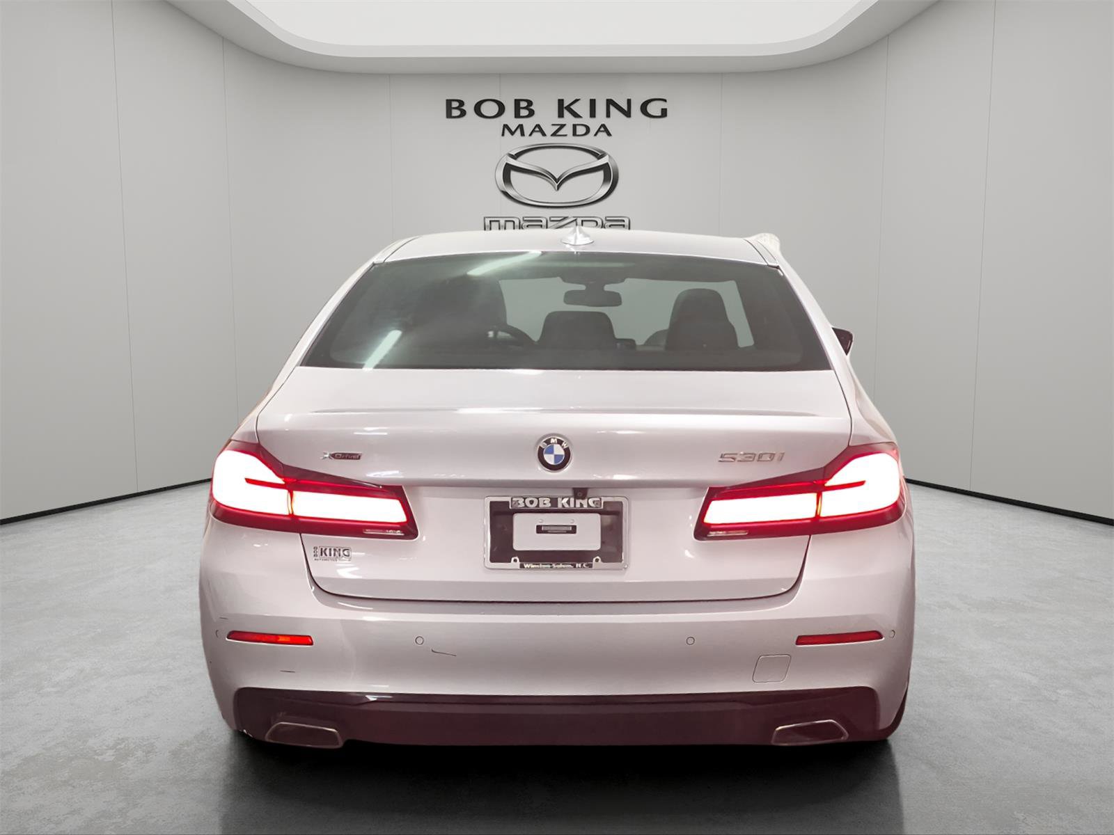 Used 2021 BMW 530i xDrive w/ Convenience Package AWD/4WD image 4