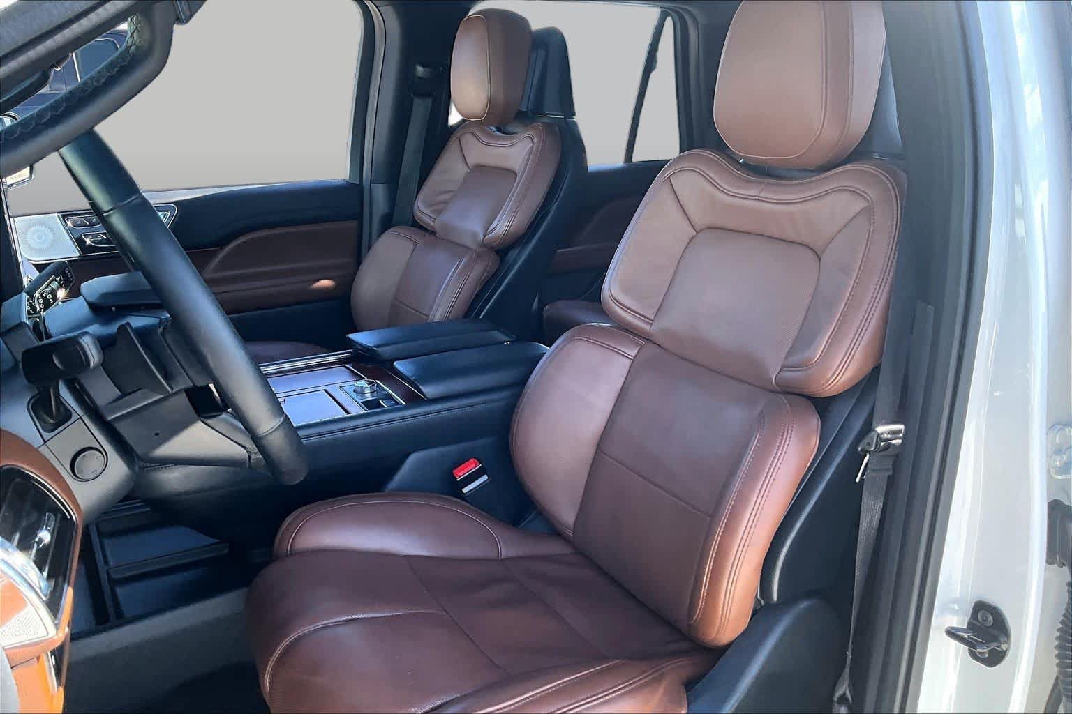 Used 2023 Lincoln Navigator Reserve RWD image 7