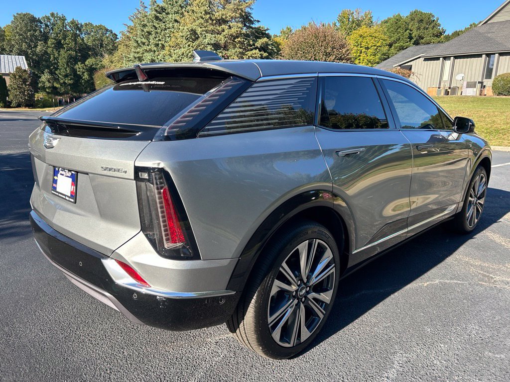 Used 2025 Cadillac Optiq Luxury 2 w/ LPO, Floor Liner Package AWD/4WD image 24