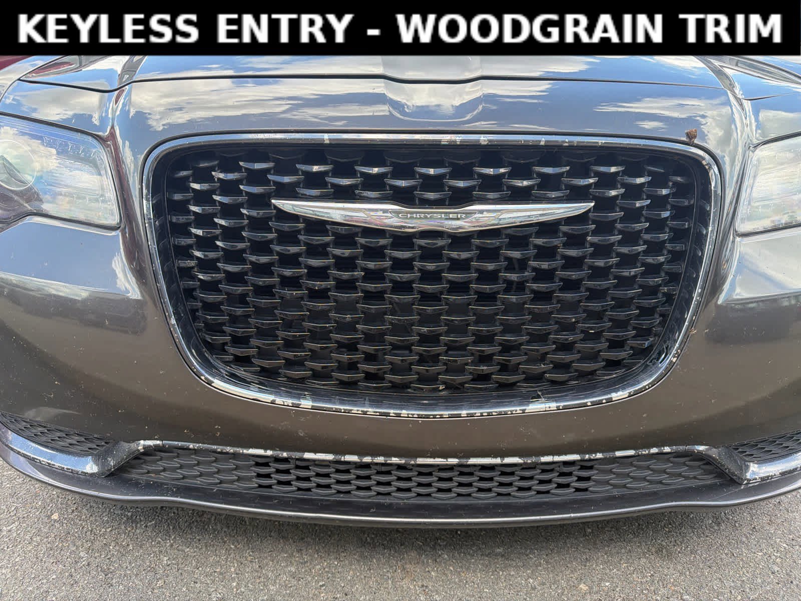 Used 2019 Chrysler 300 Touring w/ Sport Appearance Package image 3