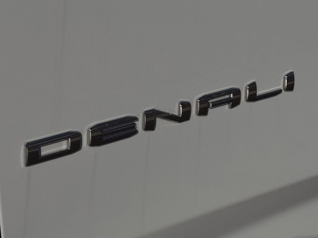 Used 2025 GMC Yukon Denali image 10
