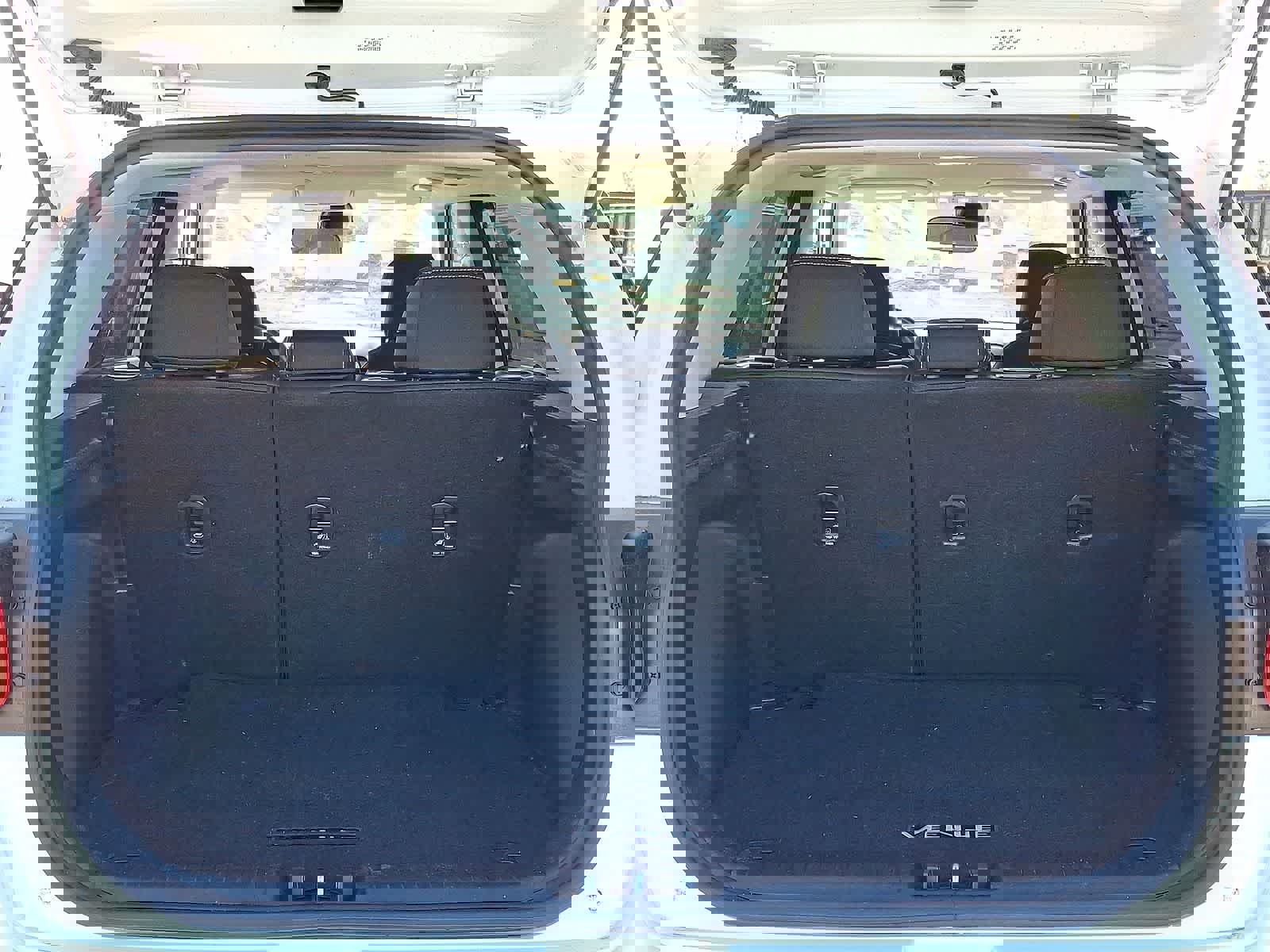 Used 2024 Hyundai Venue SEL image 30