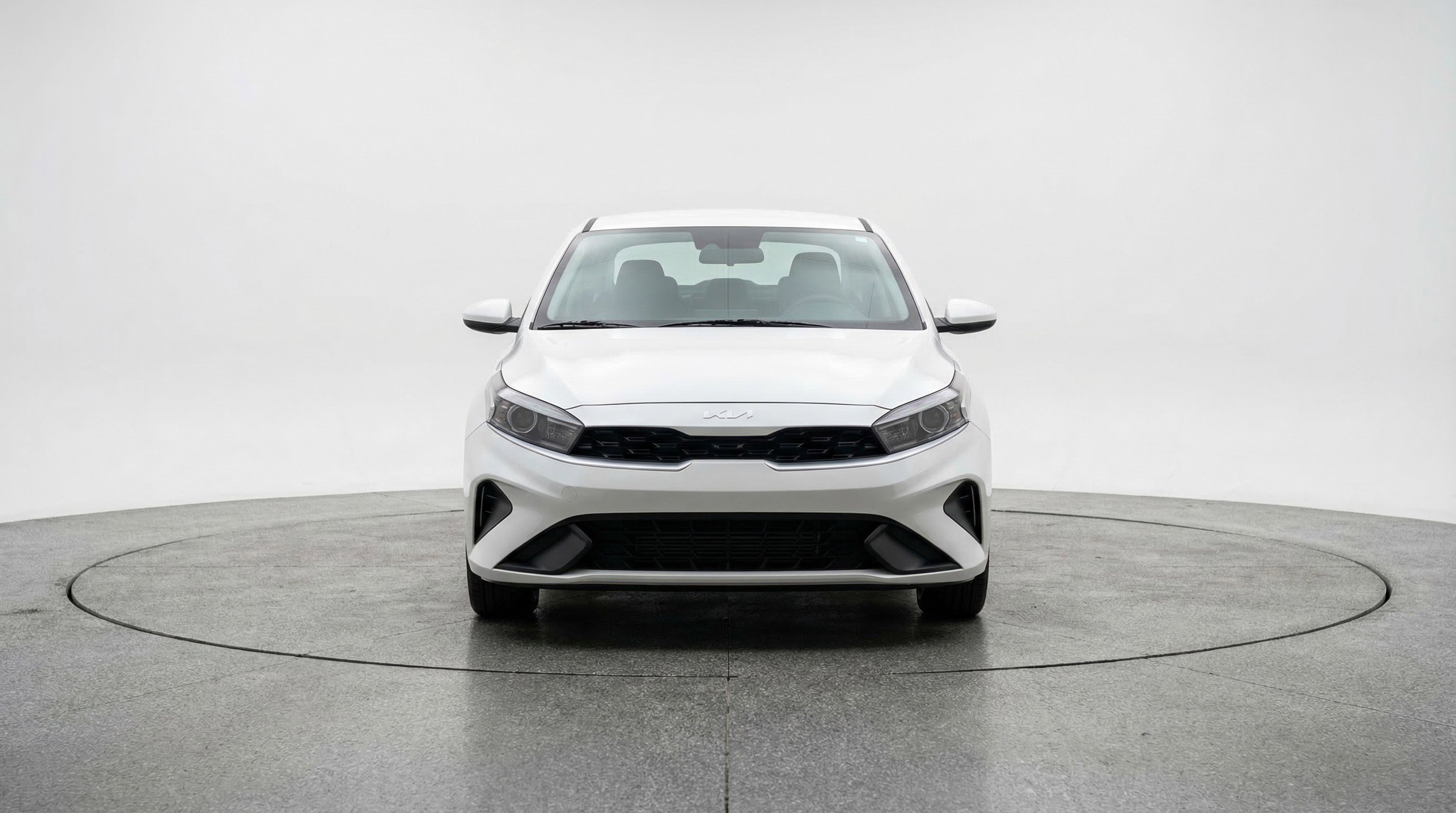Used 2024 Kia Forte LXS image 2