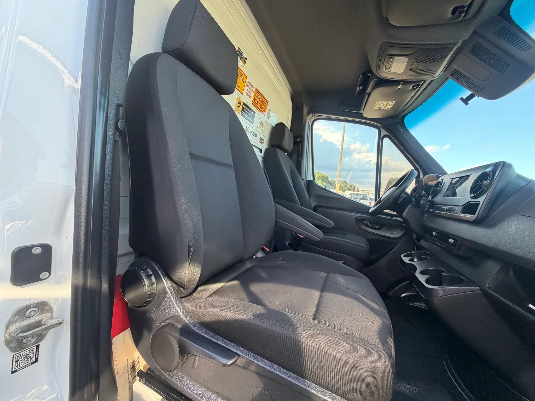 Used 2019 Freightliner Sprinter 3500 w/ Premium Package RWD image 19