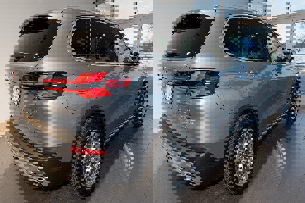 New 2026 BMW X5 xDrive40i w/ Climate Comfort Package image 5