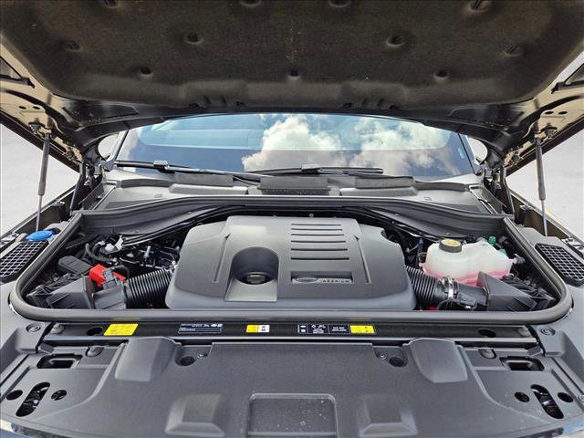 New 2026 Land Rover Range Rover Long Wheelbase SE image 17