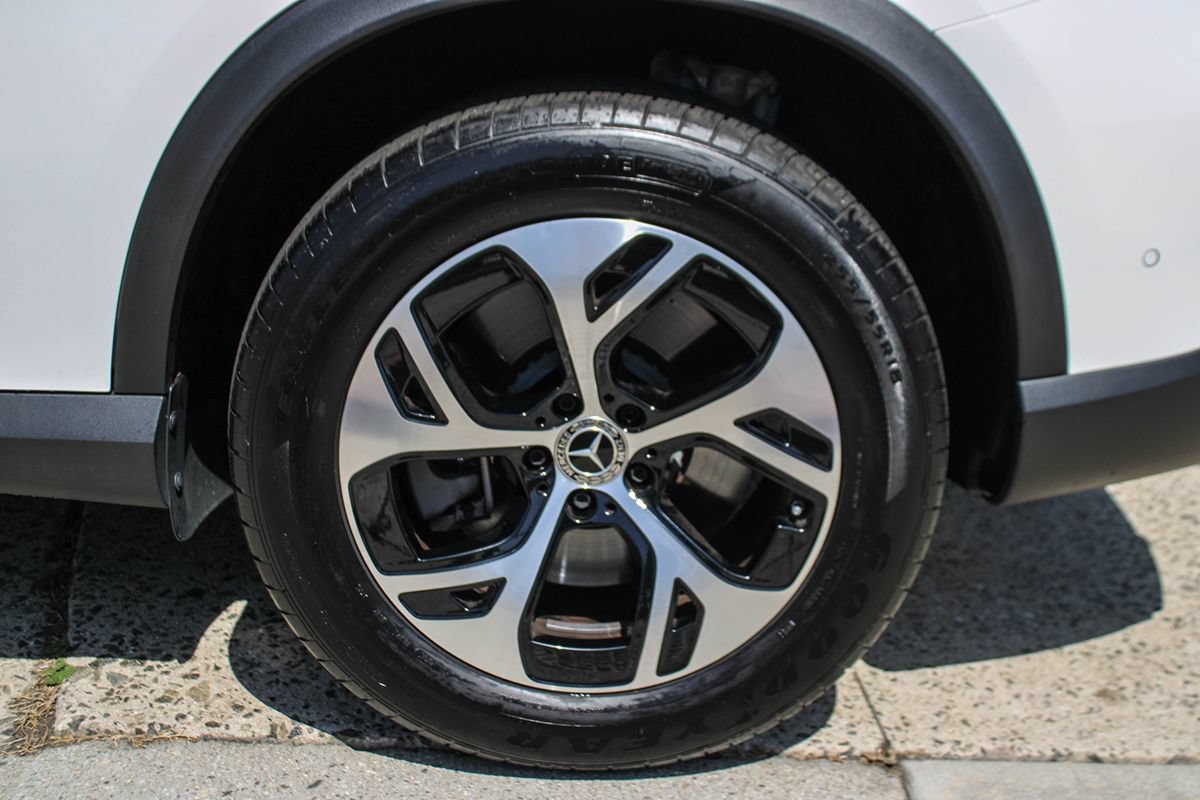 Used 2025 Mercedes-Benz GLC 350e 4MATIC image 11