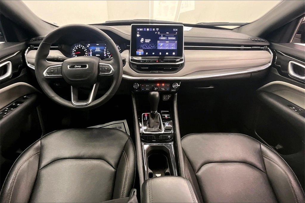 Used 2024 Jeep Compass Limited image 14