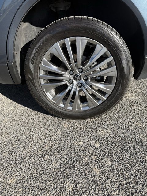 Certified 2021 Toyota Venza Limited image 13