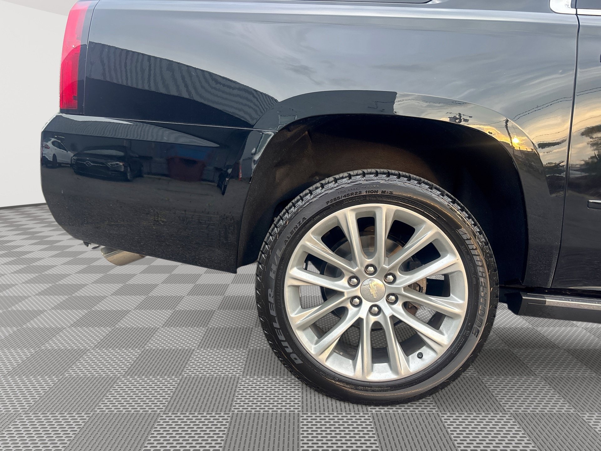Used 2019 Chevrolet Suburban Premier w/ Premier Plus Edition AWD/4WD image 30