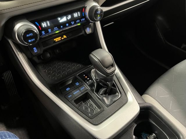 Used 2020 Toyota RAV4 XLE w/ Convenience Package FWD image 28