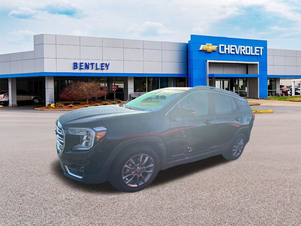 Used 2022 GMC Terrain SLT w/ Infotainment Package II FWD image 2