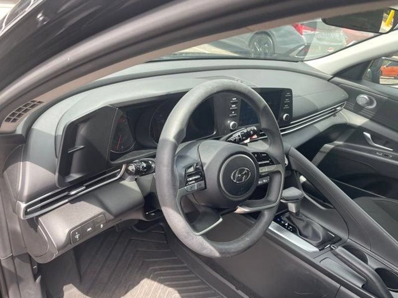 Used 2023 Hyundai Elantra SEL FWD image 17