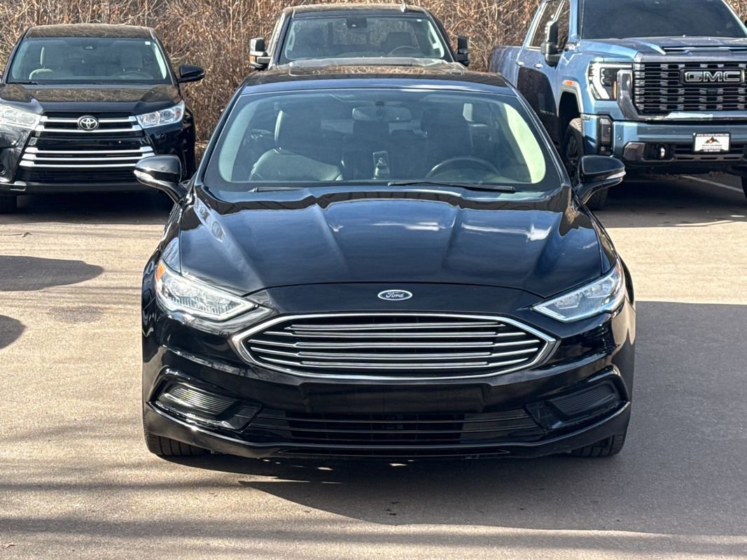 Used 2018 Ford Fusion SE w/ Fusion SE Technology Package image 2