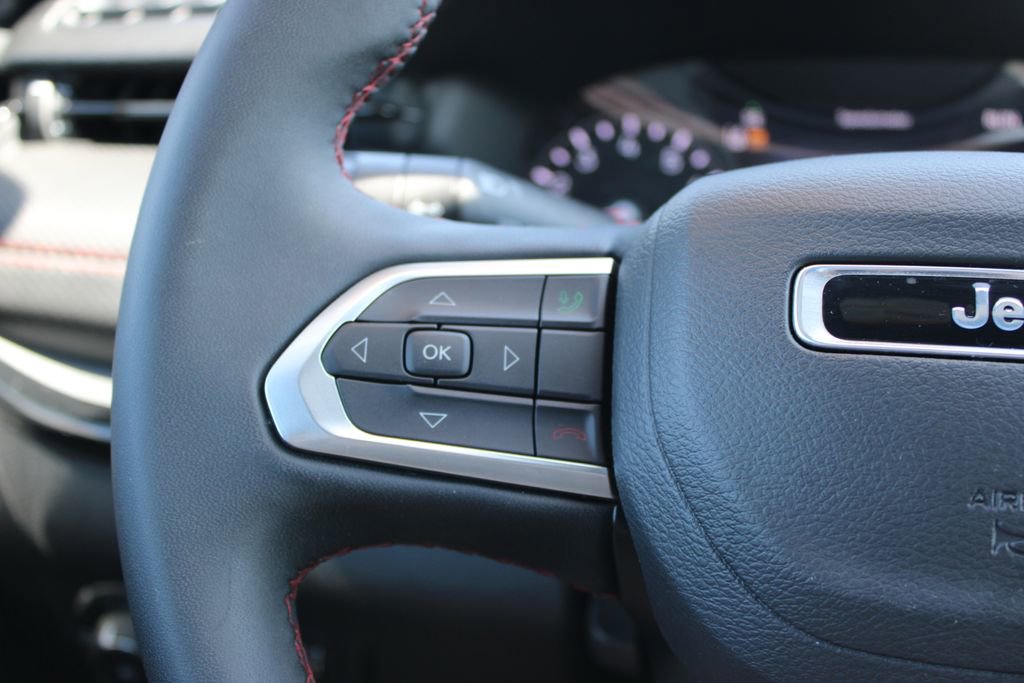 Used 2025 Jeep Compass Trailhawk AWD/4WD image 35