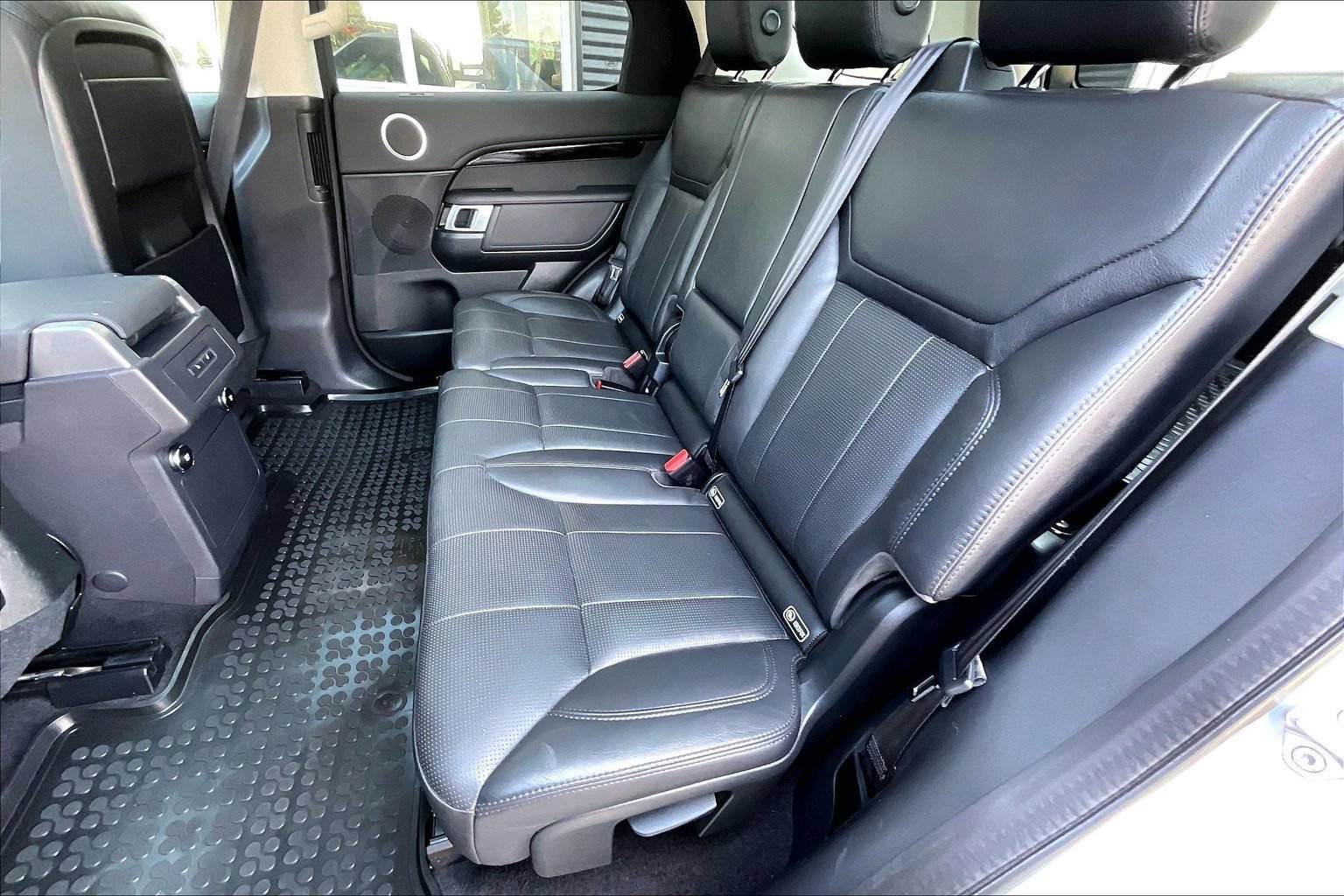 Used 2020 Land Rover Discovery SE AWD/4WD image 20