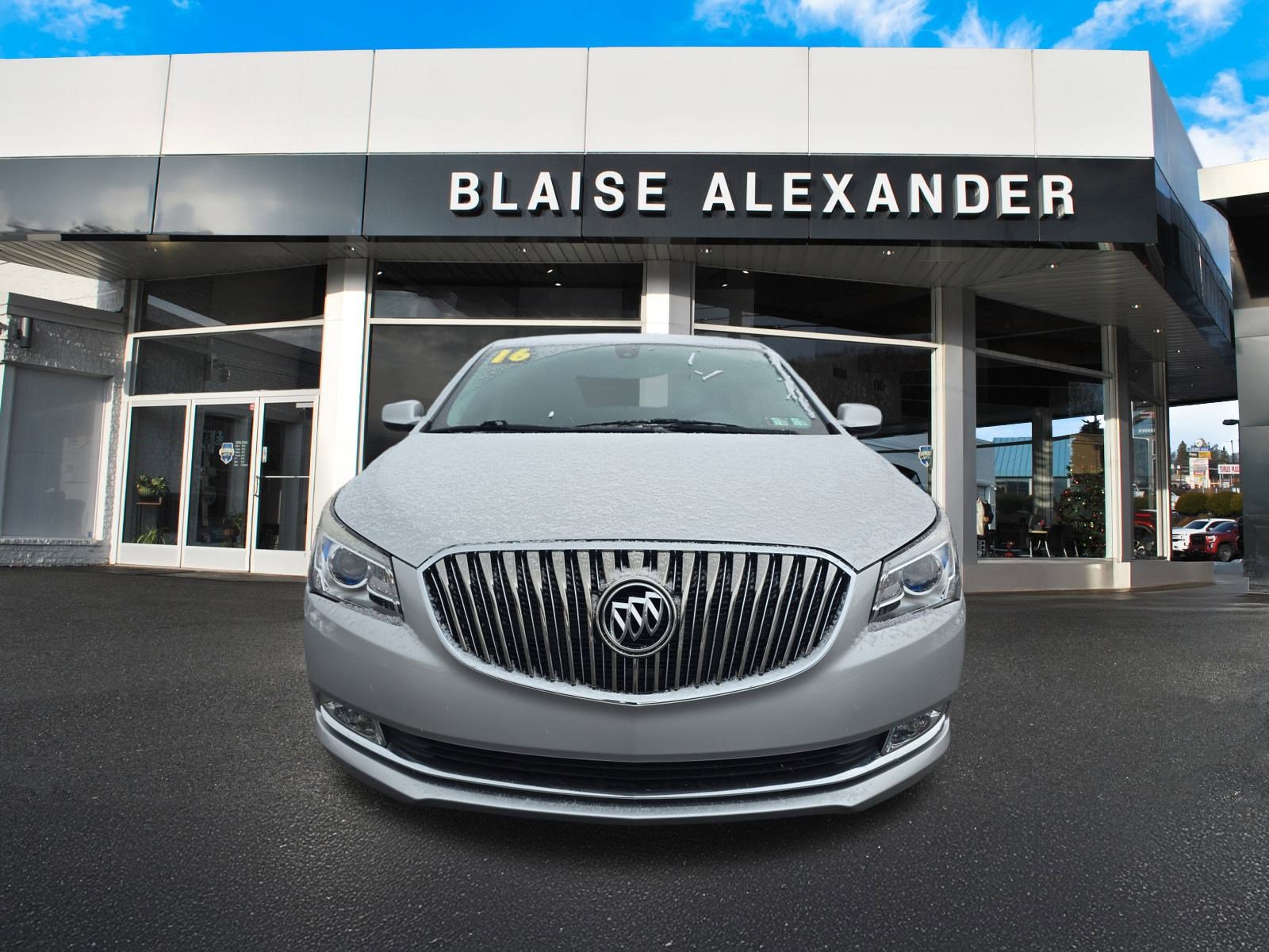 Used 2016 Buick LaCrosse image 9