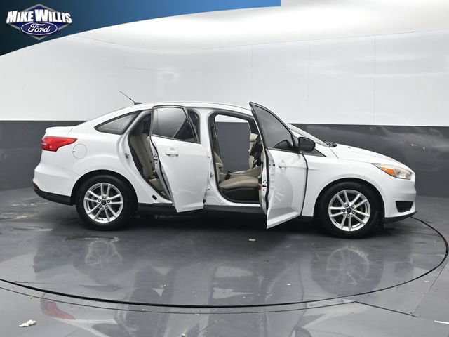 Used 2015 Ford Focus SE FWD image 27
