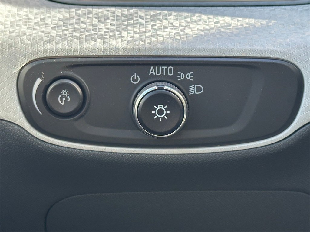 Used 2021 Chevrolet Bolt LT image 29