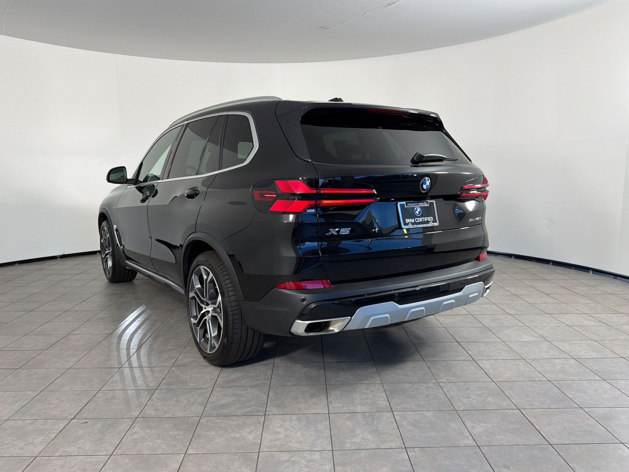 Certified 2026 BMW X5 xDrive40i AWD/4WD image 3