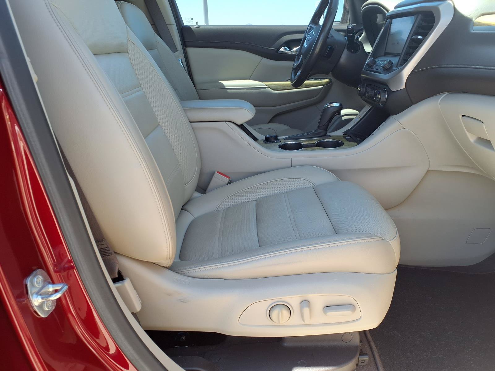 Used 2019 GMC Acadia Denali w/ Technology Package FWD image 11