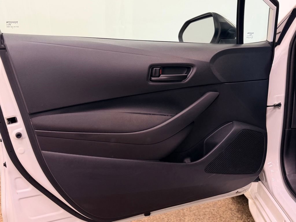 Used 2025 Toyota Corolla LE FWD image 9