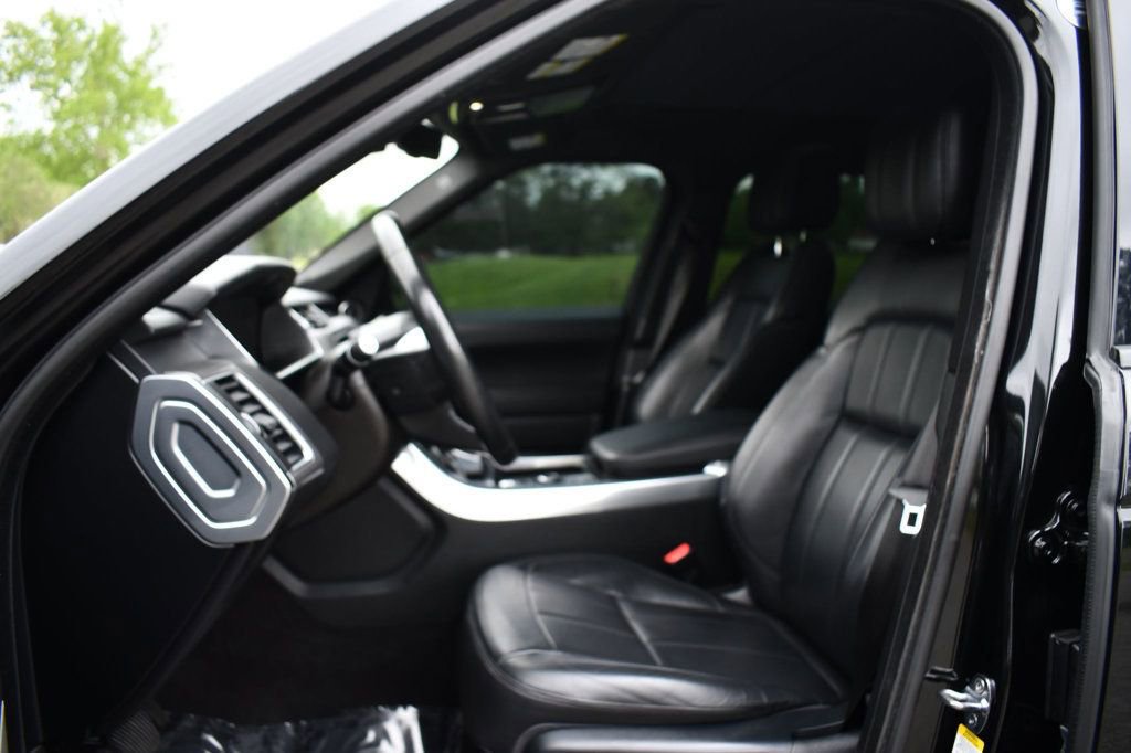 Used 2020 Land Rover Range Rover Sport SE image 28