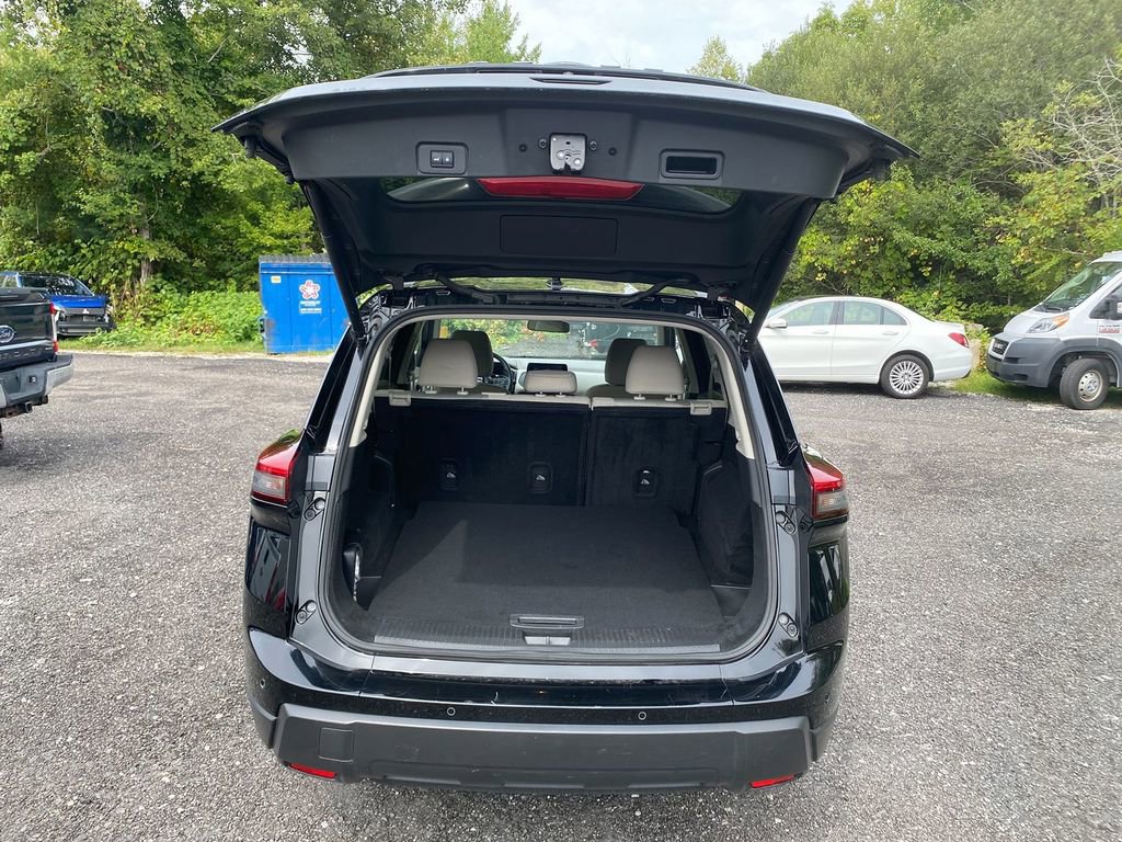 Used 2024 Nissan Rogue SV image 24