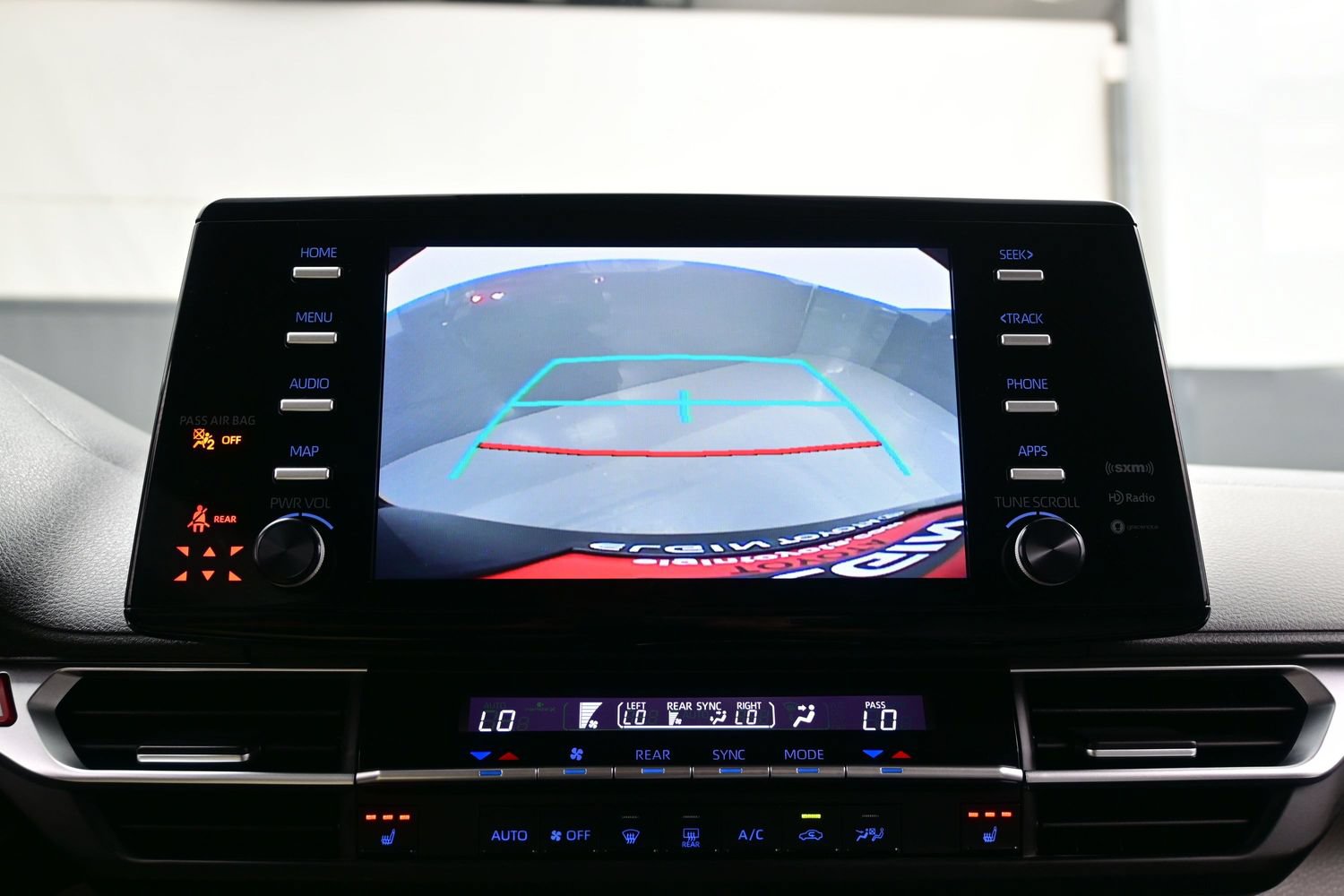 Used 2024 Toyota Sienna XLE FWD image 20