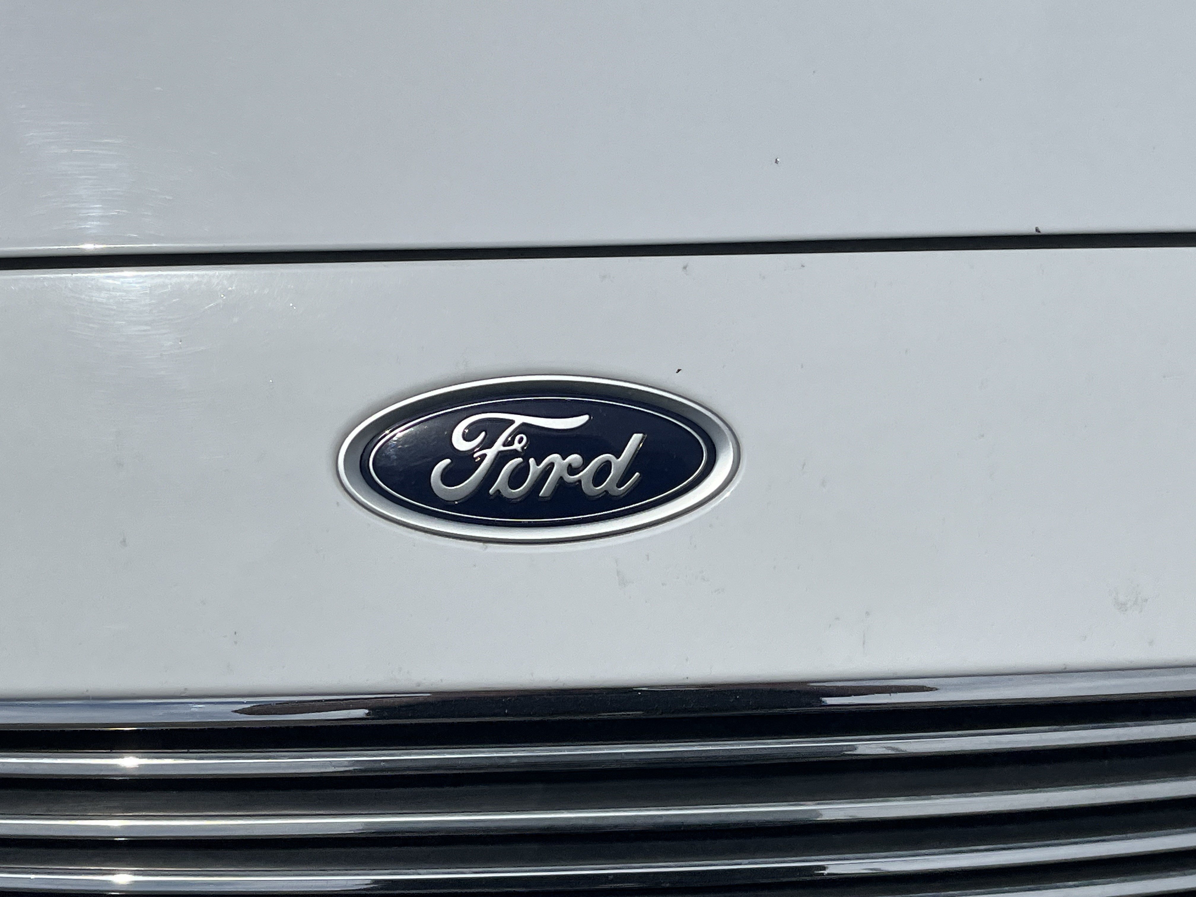Used 2019 Ford Fusion SEL FWD image 25
