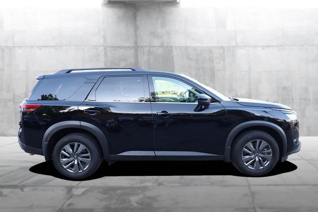 Certified 2025 Nissan Pathfinder SV w/ SV Premium Package AWD/4WD image 5