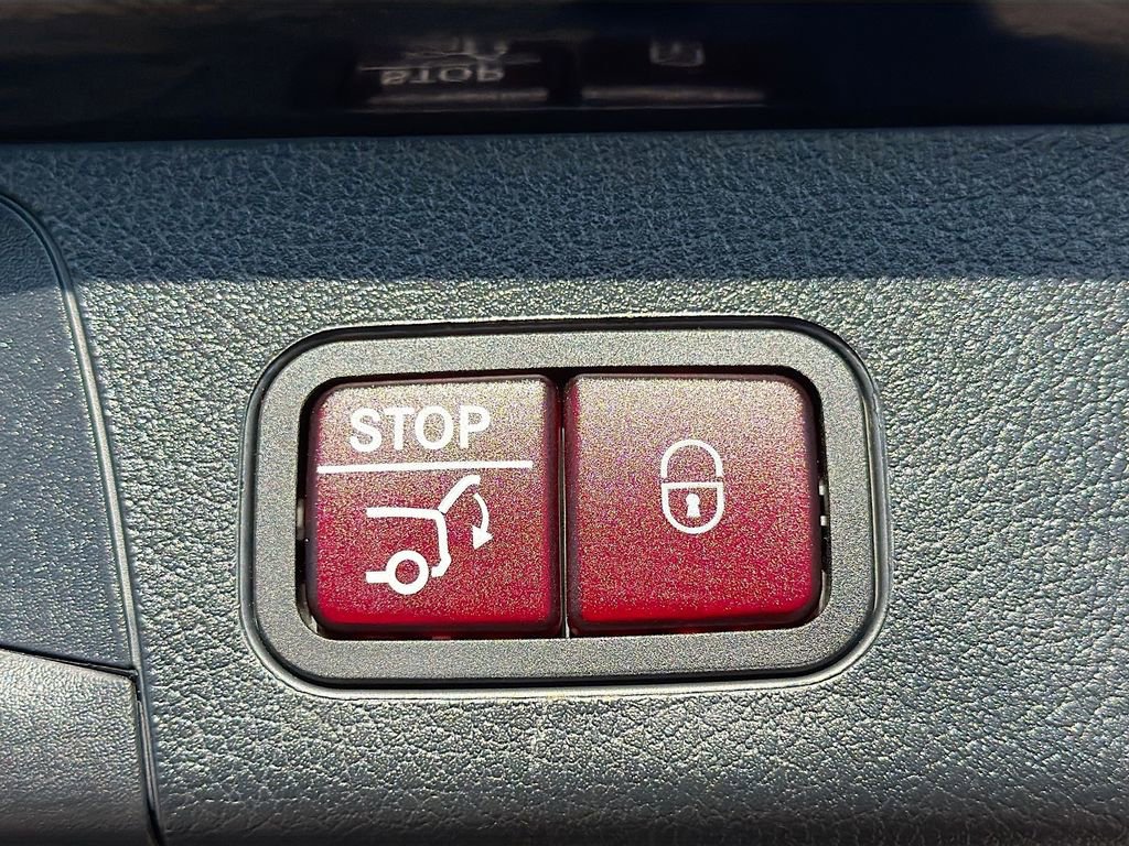 Used 2024 Mercedes-Benz GLB 250 image 12