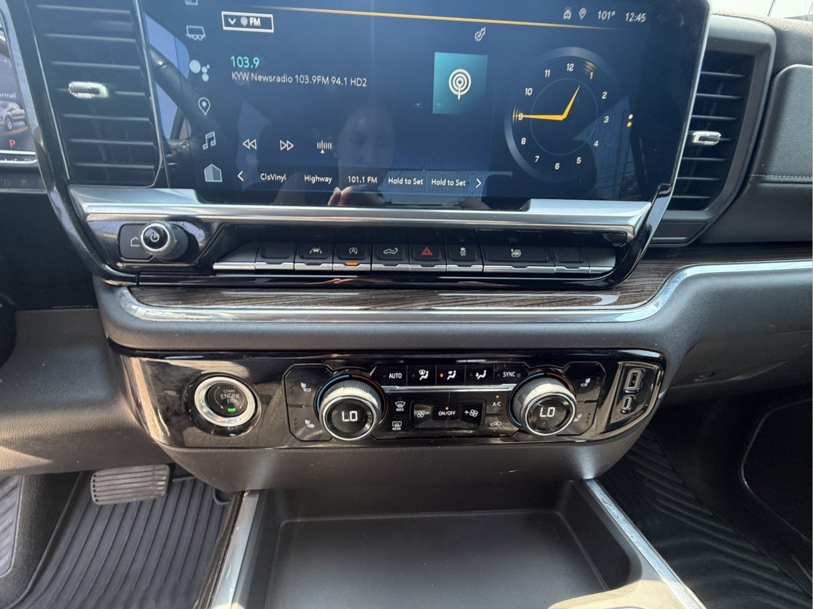 Used 2023 Chevrolet Silverado 1500 RST AWD/4WD image 13